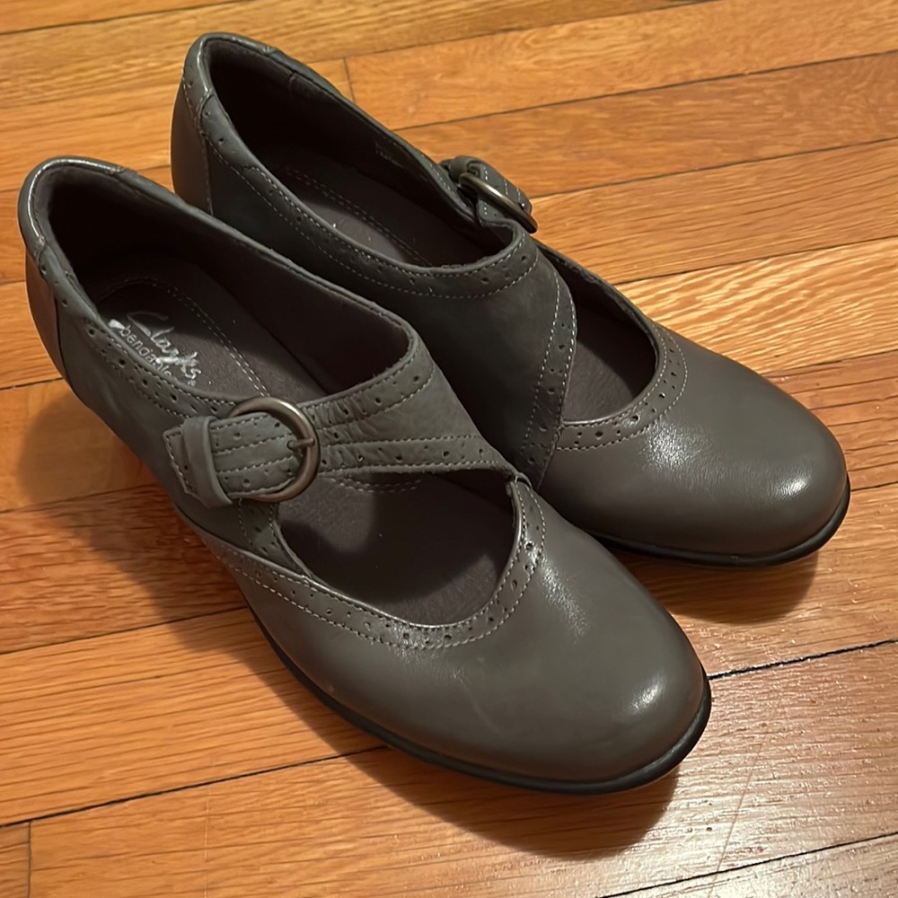 Clarks “bendables” gray Mary Jane’s 8M